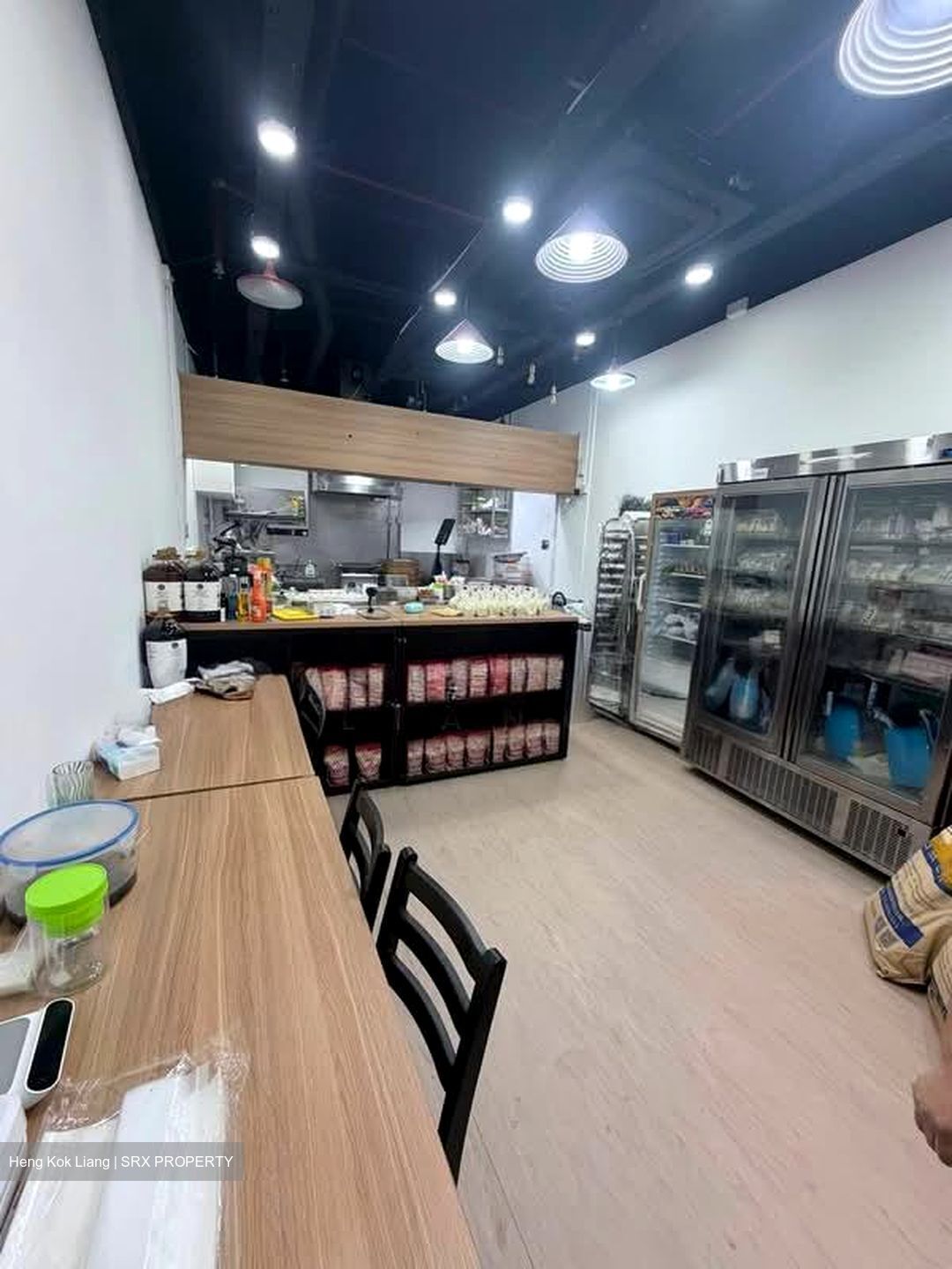 Burlington Square (D7), Retail #582296941